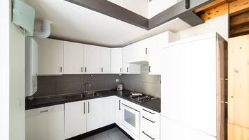 Business-Loft | Eigene KĂŒche | KĂŒhlschrank, Mikrowelle, Ofen, GeschirrspĂŒler