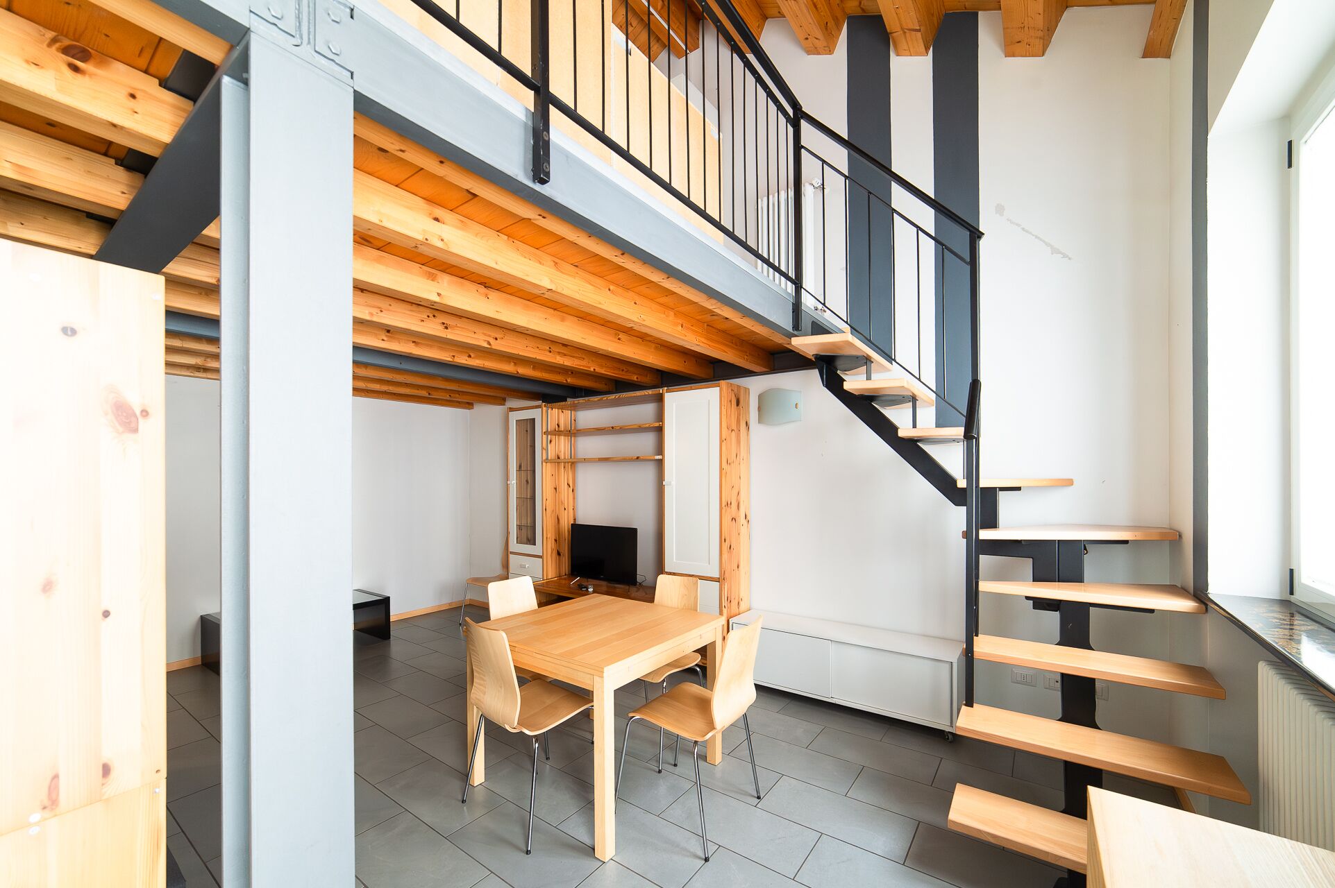 Business Loft | Living area | 40-inch flat-screen TV with digital channels, Netflix