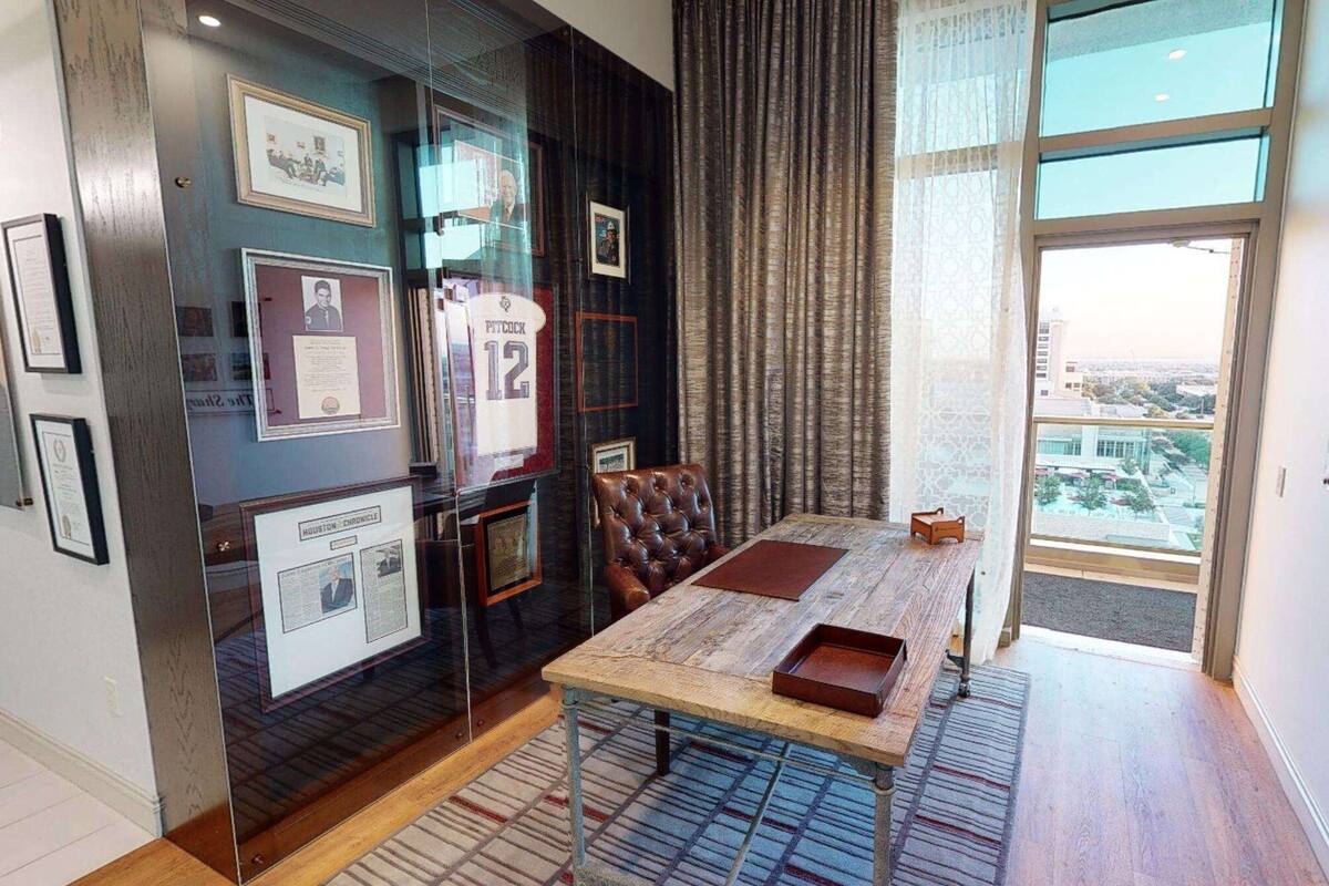 Presidential-Suite, 1 King-Bett