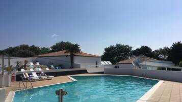 Kolam renang outdoor