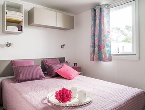 Maison mobile (Mercure) | Coffre-fort, dĂ©cor unique, ameublement unique, rideaux dâobscurcissement