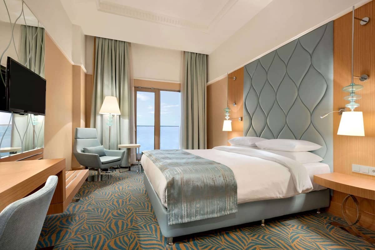 Surmatelas, coffres-forts dans les chambres, bureau