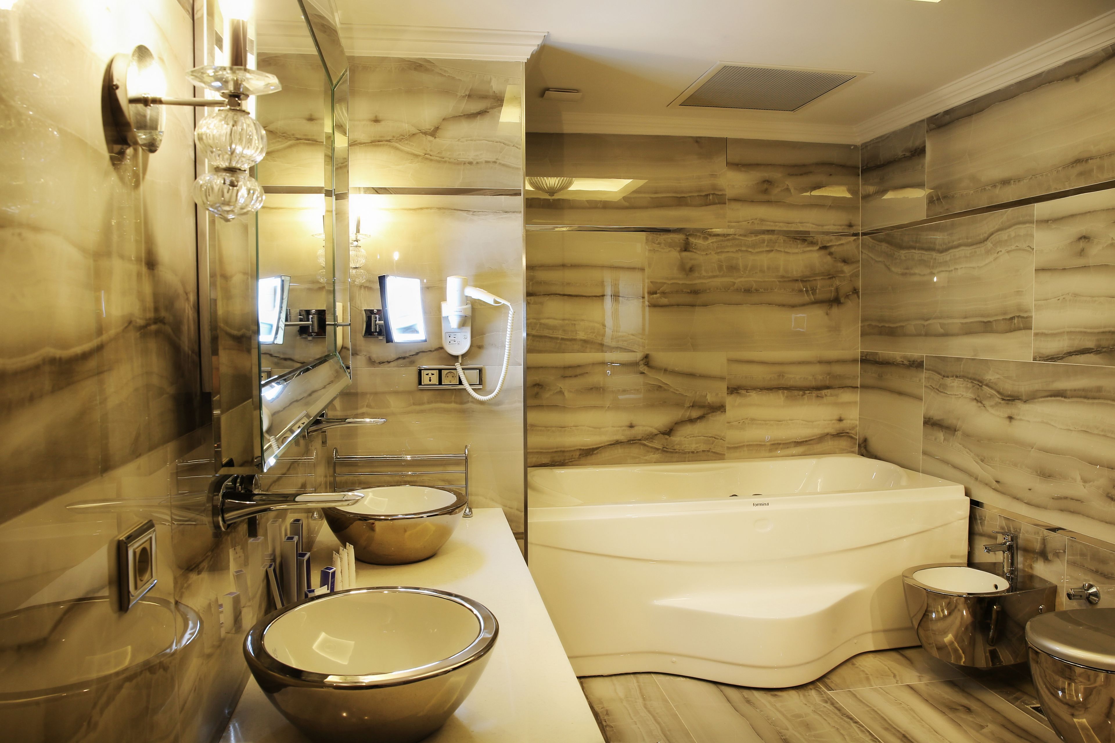 suite, 1 king bed, non smoking | bathroom | shower, rainfall showerhead, free toiletries, hair dryer