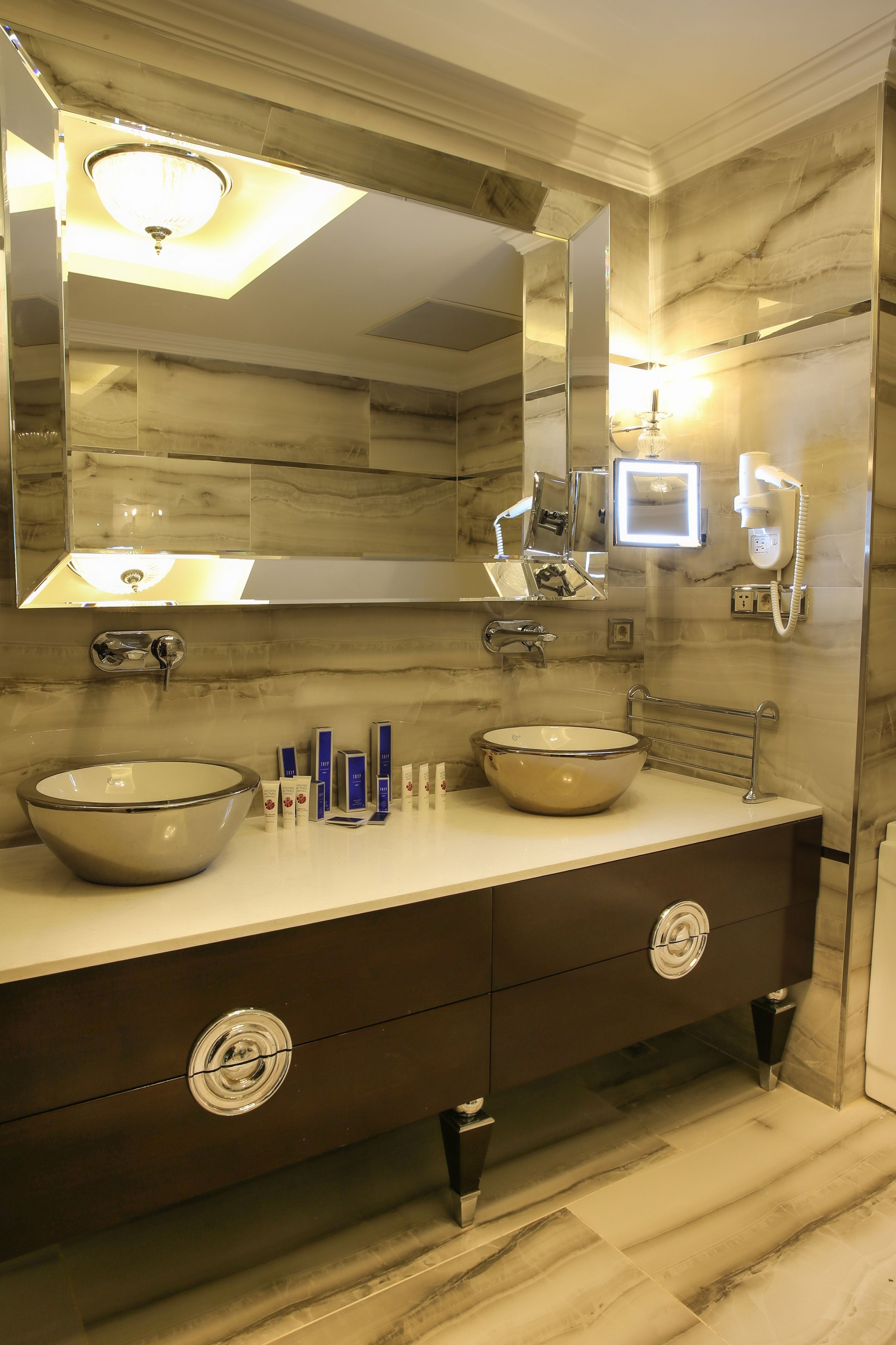 suite, 1 king bed, non smoking | bathroom sink