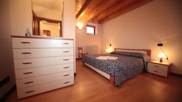 Apartemen, 2 kamar tidur (Stella Alpina ) | 1 kamar tidur dan didekorasi berbeda-beda