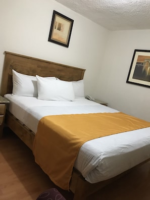 Room, 1 Bedroom | Desk, iron/ironing board, free WiFi - Hotel Guillen Jr (Tijuana)