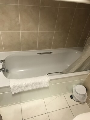 Phòng đơn Deluxe | Phòng tắm | Vòi sen/bồn tắm kết hợp, đồ dùng nhà tắm miễn phí, máy sấy tóc 