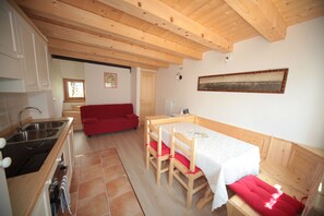 舒适公寓, 1 间卧室 (Rasa) | 起居区 | 平板电视