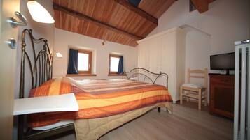 1 bedroom, individually decorated, individually furnished, free WiFi