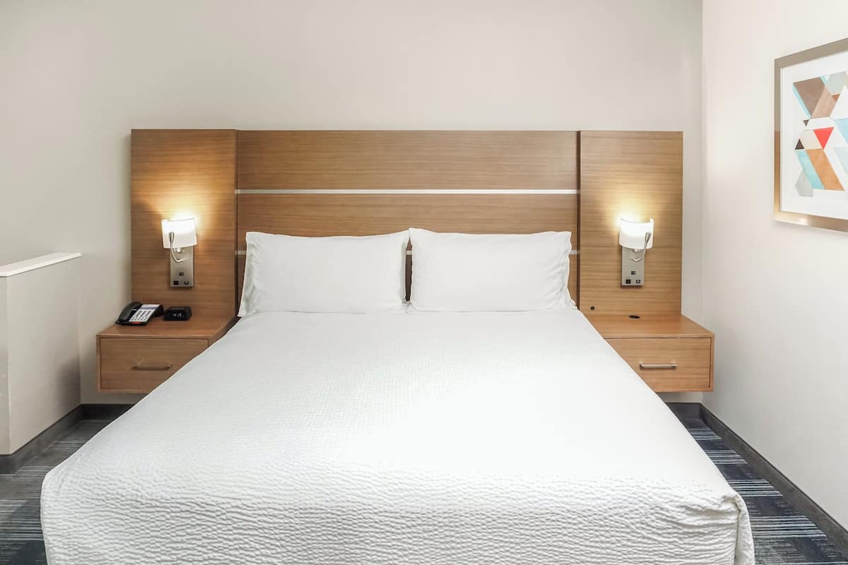 1 bedroom, premium bedding, pillowtop beds, in-room safe