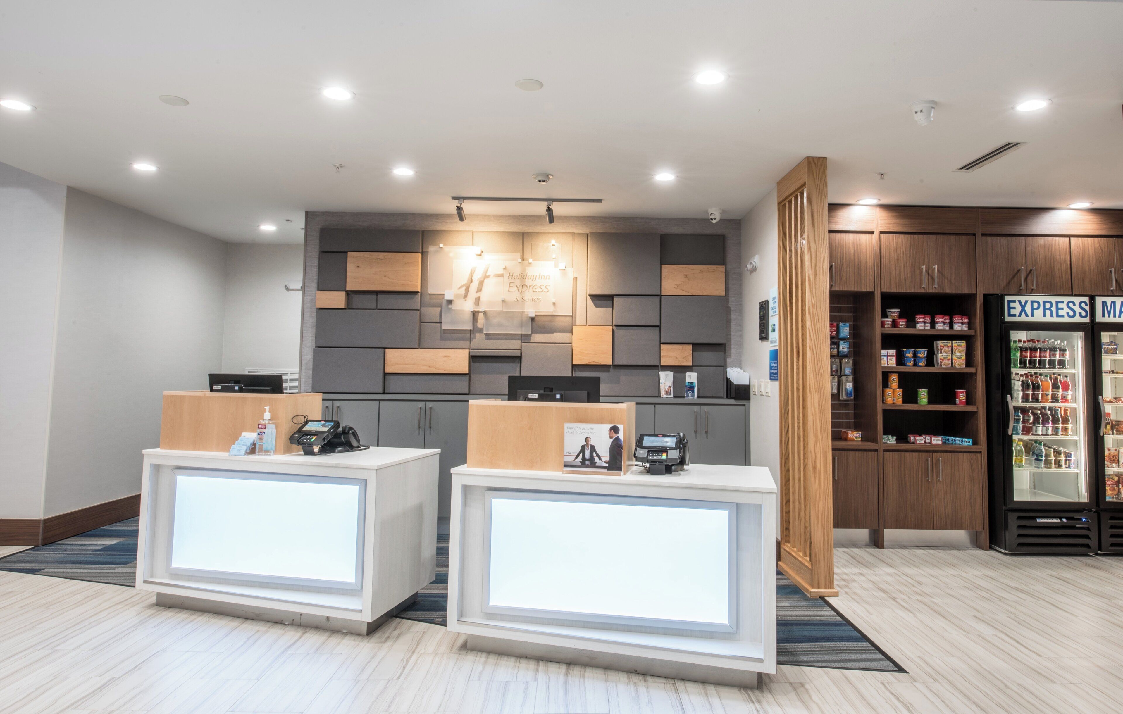 Photo - Holiday Inn Express & Suites - Houston Westchase - Westheimer by IHG