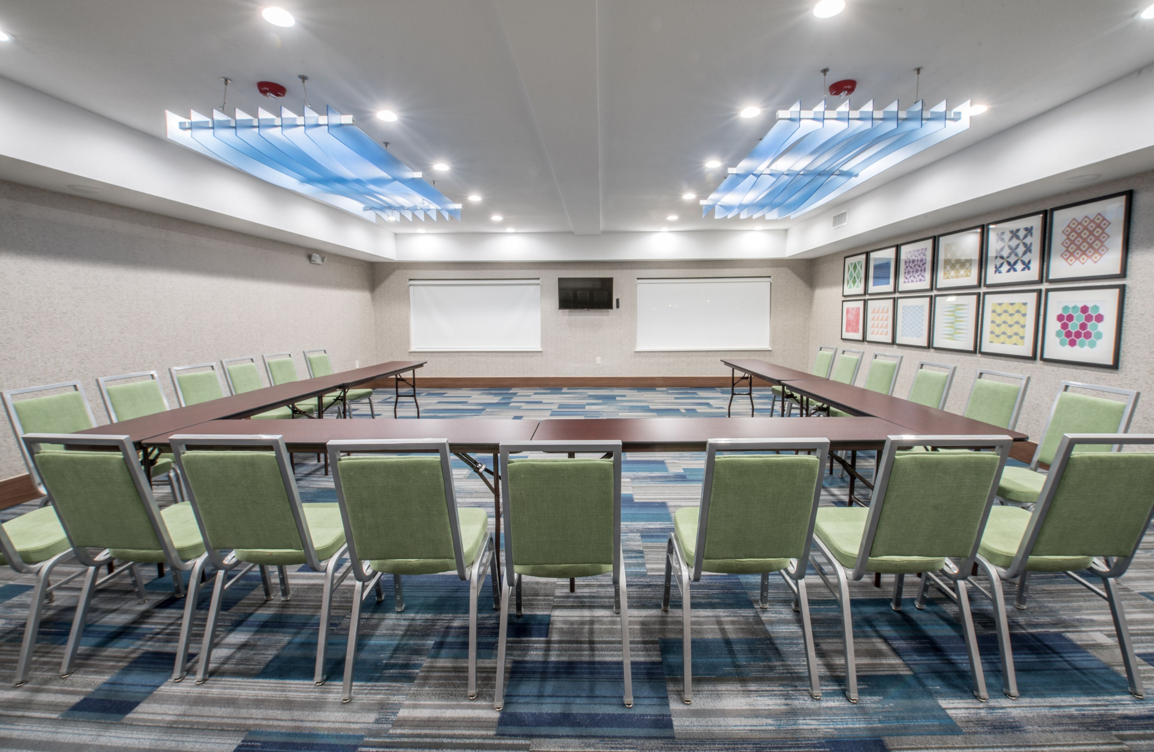 Photo - Holiday Inn Express & Suites - Houston Westchase - Westheimer by IHG