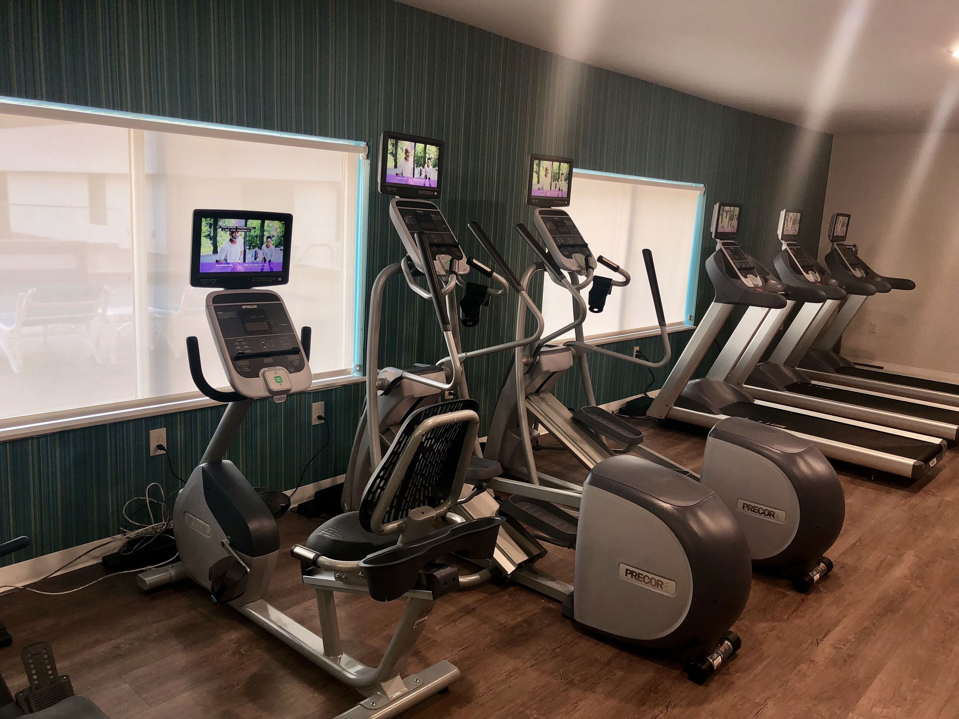 Photo - Holiday Inn Express & Suites - Houston Westchase - Westheimer by IHG