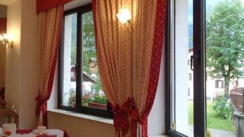 Dagelijks continentaal ontbijt inbegrepen