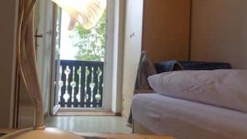 Single Room | Desk, free WiFi, bed sheets