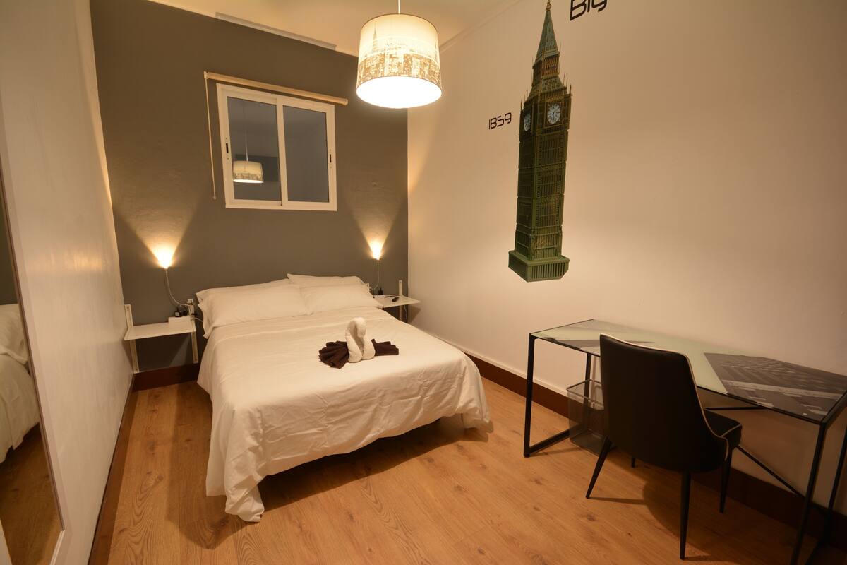 Chambre Double, 1 lit double, salle de bains commune (Interior) | Fer et planche à repasser, Wi-Fi gratuit, draps fournis