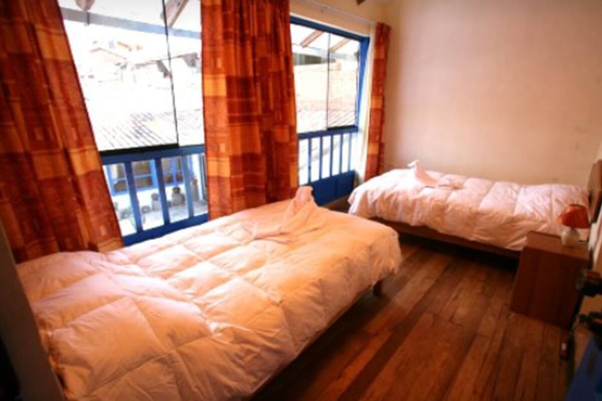 Basic Twin Room, 2 Twin Beds | Desk, WiFi (free), bed sheets