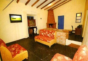 Lobby sitting area - Hostal Chaq'uill Chak'a (Cusco)