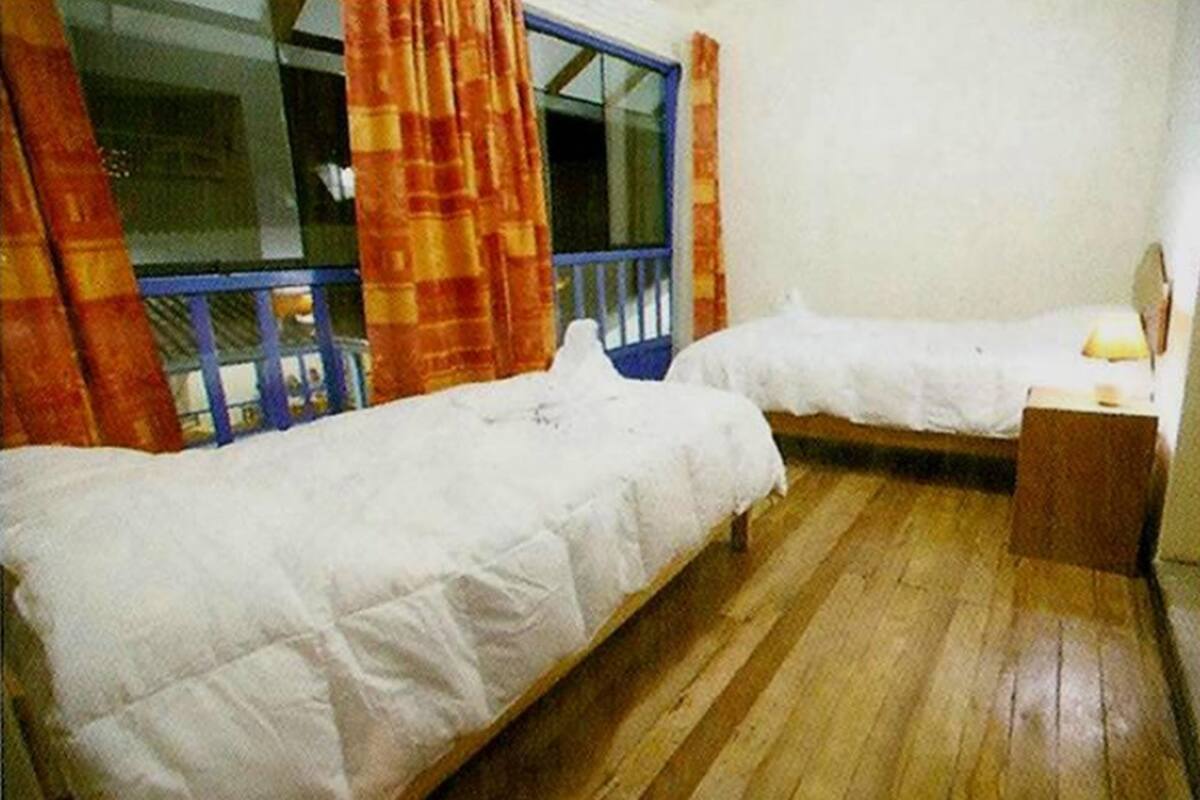 Basic Triple Room, 3 Twin Beds | Desk, WiFi (free), bed sheets