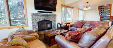 Condo, 4 Bedrooms | Living area