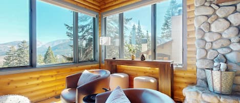 Condo, 4 chambres | Intérieur