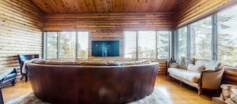 Bridges Townhome 11 Pet-Friendly Deluxe Townhome with Private Hot Tub and Stones throw to slopes by RedAwning