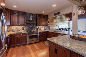 Condo, 4 Bedrooms | Private kitchen