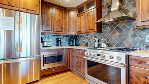 Condo, 4 Bedrooms | Private kitchen