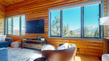 Condo, 4 quartos | Área de estar | Smart TV, serviços de streaming