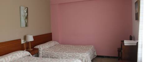 Double Room, Shared Bathroom | Desk, free WiFi, bed sheets