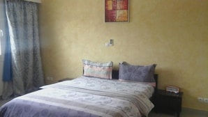 Premium bedding, in-room safe, desk, iron/ironing board - Cecilia Lodge (Gamba)