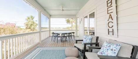 屋外ダイニングエリア