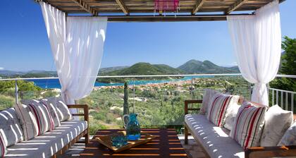 Luxury villa overlooking the sea with private pool-Villa Dahlia