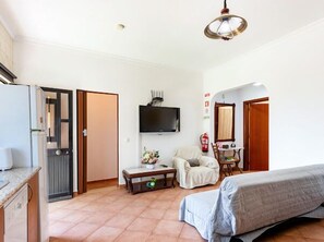 3 bedrooms, desk, iron/ironing board, travel crib - House Alto dos Agostos (Santa Bárbara de Nexe)