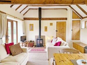 Smart TV, fireplace, DVD player - The Dairy , Petersfield -  a barn conversion that sleeps 4 guests  in 1 bedroom (Petersfield)