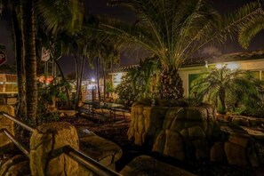 Exterior - Green Seas Motel (Hollywood)