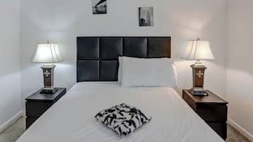 Studio Deluxe - 1 queensize-säng - utsikt mot trädgården | Mörkläggningsgardiner, strykjärn/strykbräda, gratis wi-fi och sängkläder