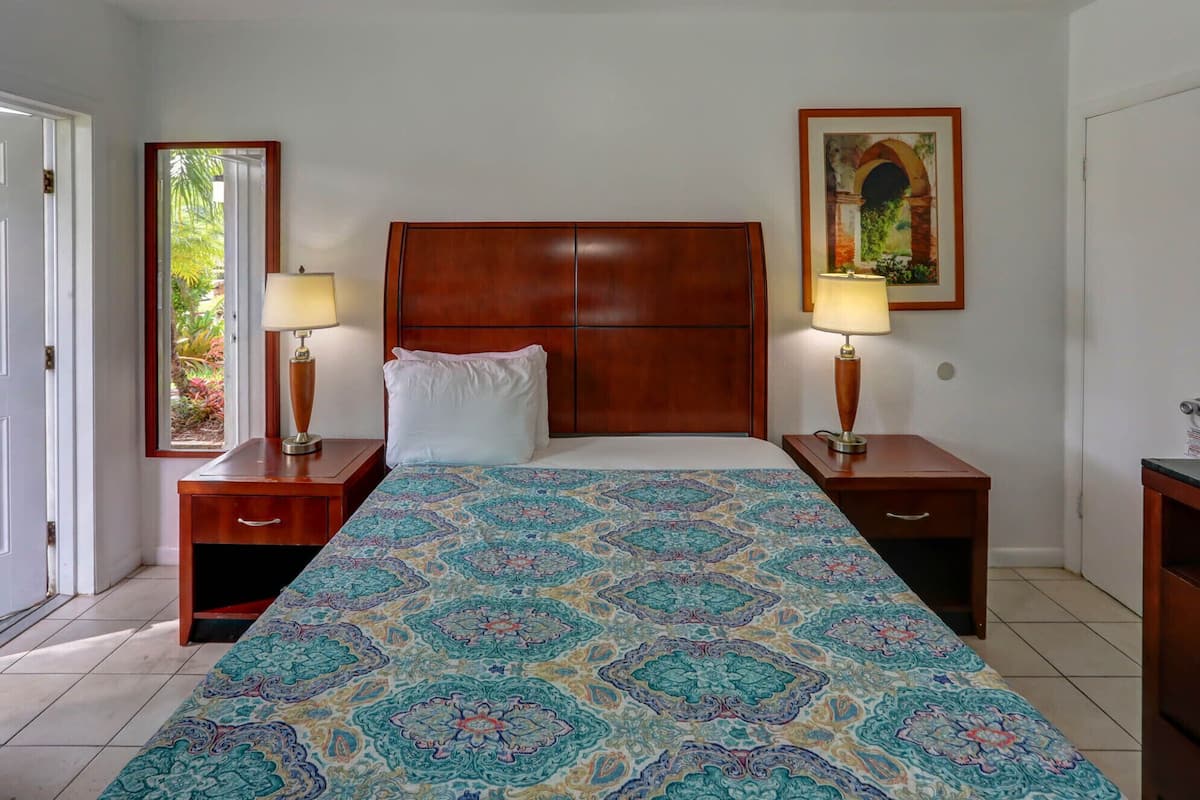 Cortinas blackout, tabla de planchar con plancha y wifi gratis