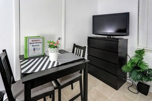 Standard Double Room, 1 Queen Bed, Pool View