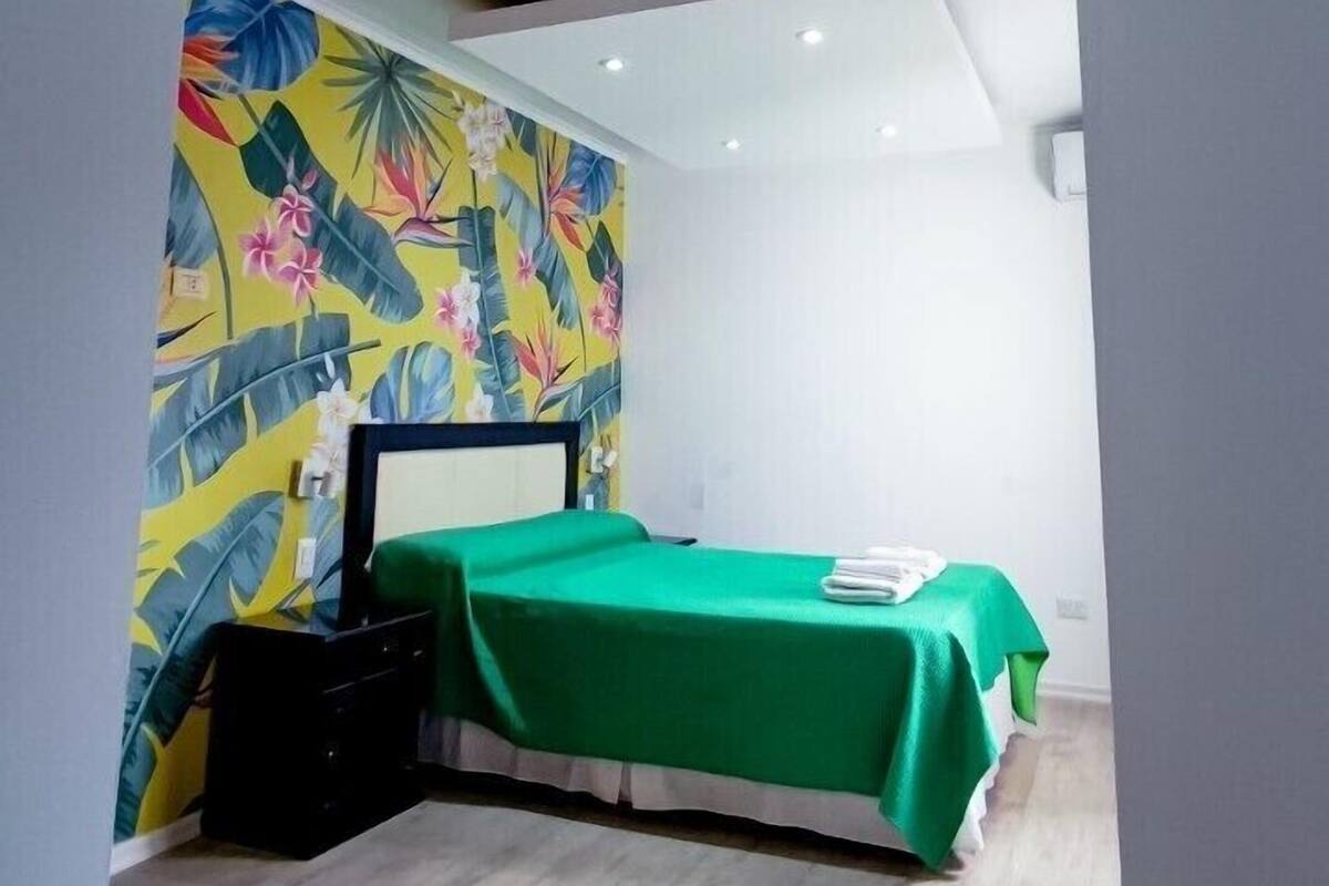 Shower, rainfall showerhead, free toiletries, hair dryer