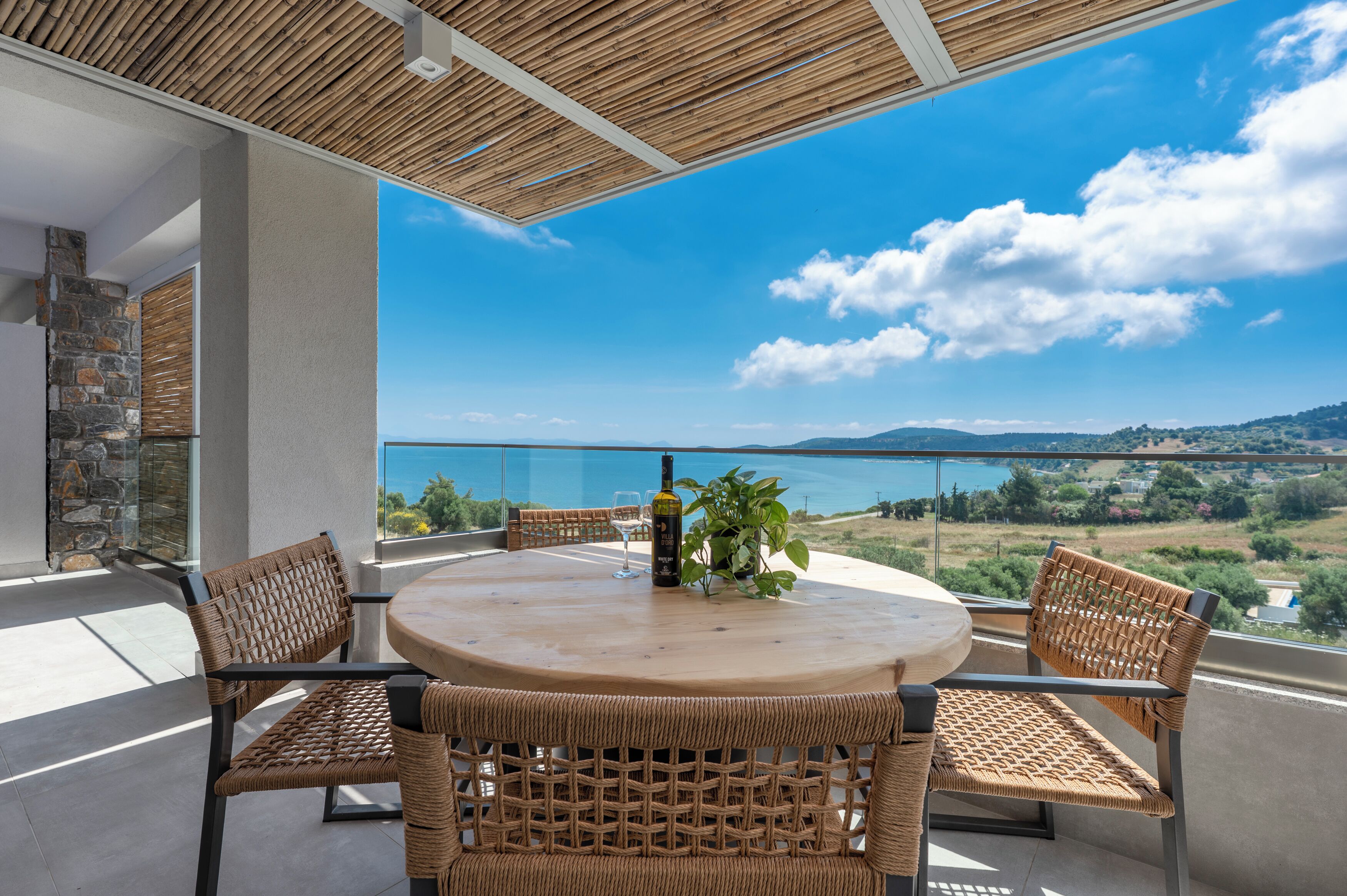 Prestige Suite Sea View with Private Pool | Seprai Frette Italia, busa memori, brankas, dan tirai kedap cahaya