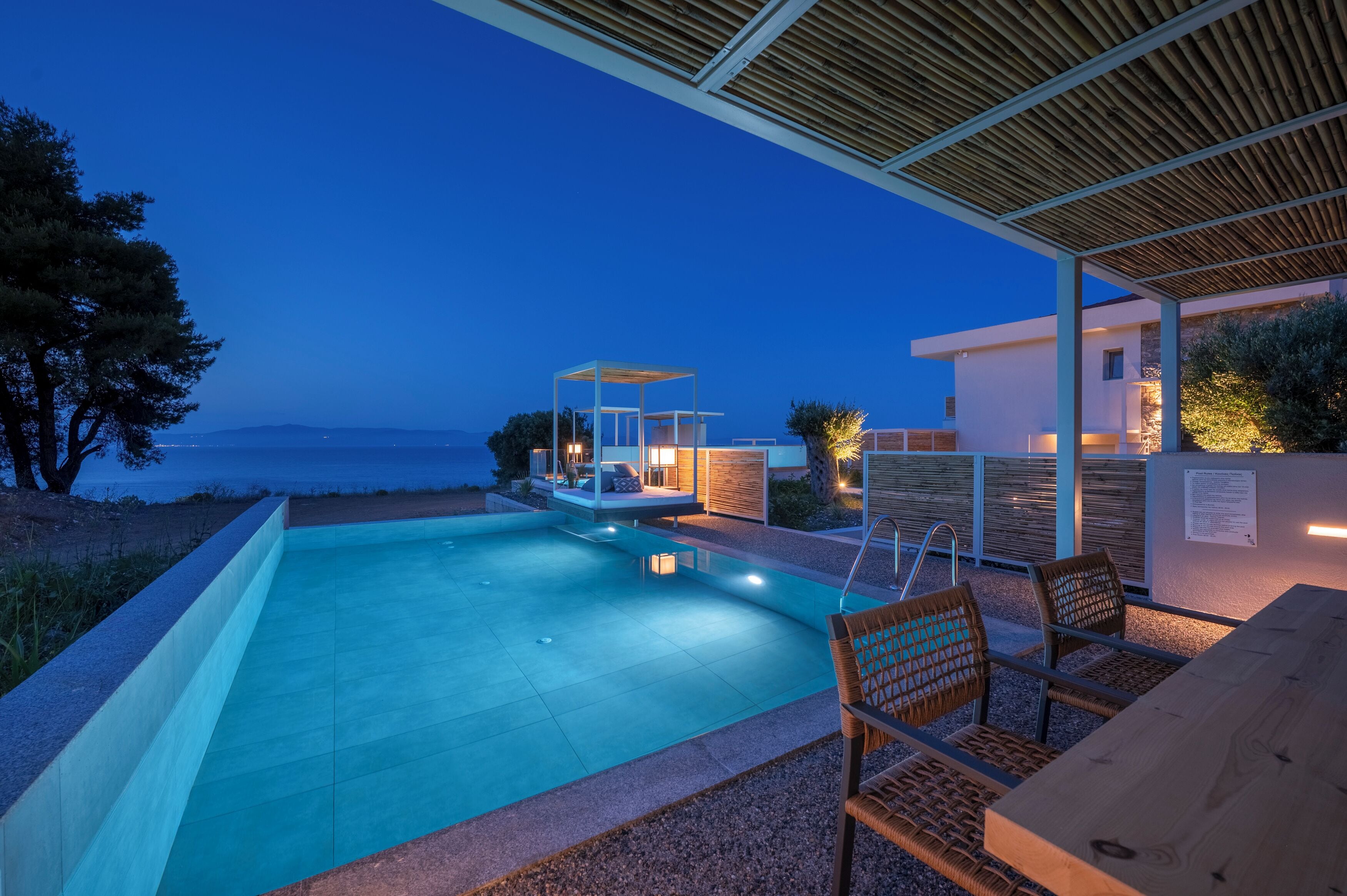 Serenity Suite Sea View with Private Pool | Draps italiens Frette, matelas mémoire de forme