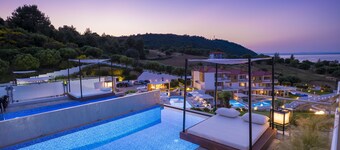 Villa D'Oro - Luxury Villas & Suites