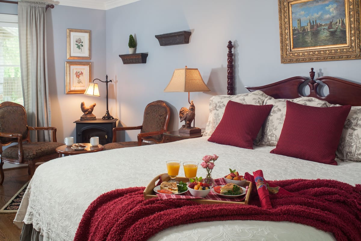 1 habitación, decoración personalizada y muebles diferentes