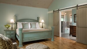 Deluxe Cottage, 1 King Bed, Terrace, Garden View | Iron/ironing board, WiFi (free), individually decorated - Chanticleer Inn (Lookout Mountain)