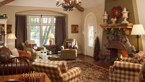 Lobby - Chanticleer Inn (Lookout Mountain)