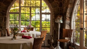 Lobby lounge - Chanticleer Inn (Lookout Mountain)