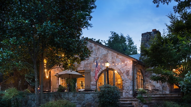 Front of property - evening/night - Chanticleer Inn (Lookout Mountain)