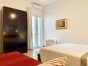 2 bedrooms, in-room safe, iron/ironing board, free WiFi