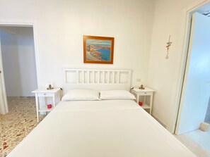 2 bedrooms, in-room safe, iron/ironing board, free WiFi